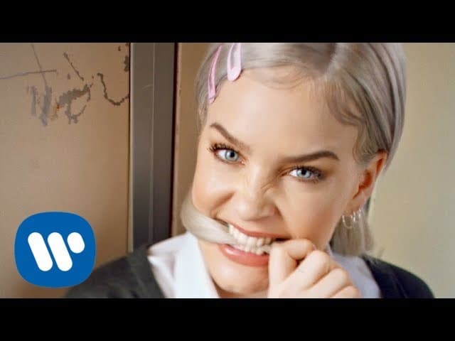 2002 - Anne-Marie