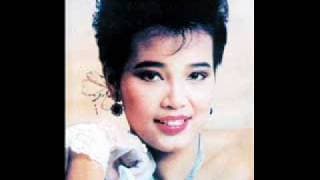 นักร้องบ้านนอก พุ่มพวง ดวงจันทร์